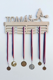 Dřevěný věšák na medaile SE JMÉNEM - TENIS