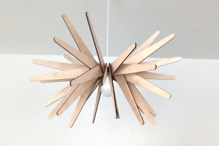 Dřevěný závěsný lustr - svítidlo - HEDGE - 60 cm - 34 lamel