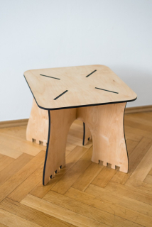 Dětský dřevěný stolek 